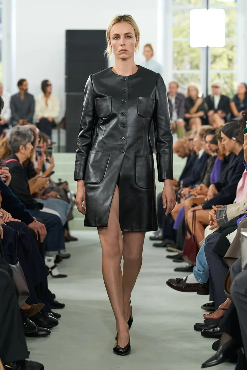 jil-sander-ss27-une-vulnerabilite-stylisee/carousel-1.jpg