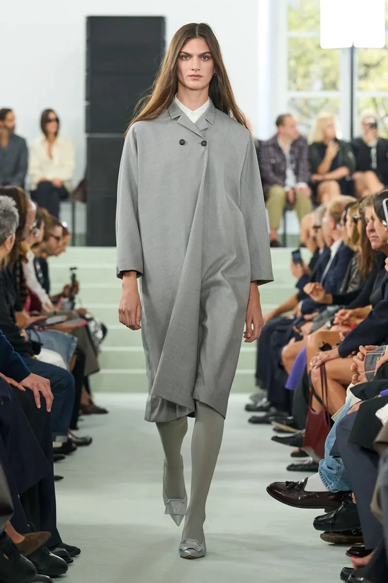 jil-sander-ss27-une-vulnerabilite-stylisee/carousel-15.jpg