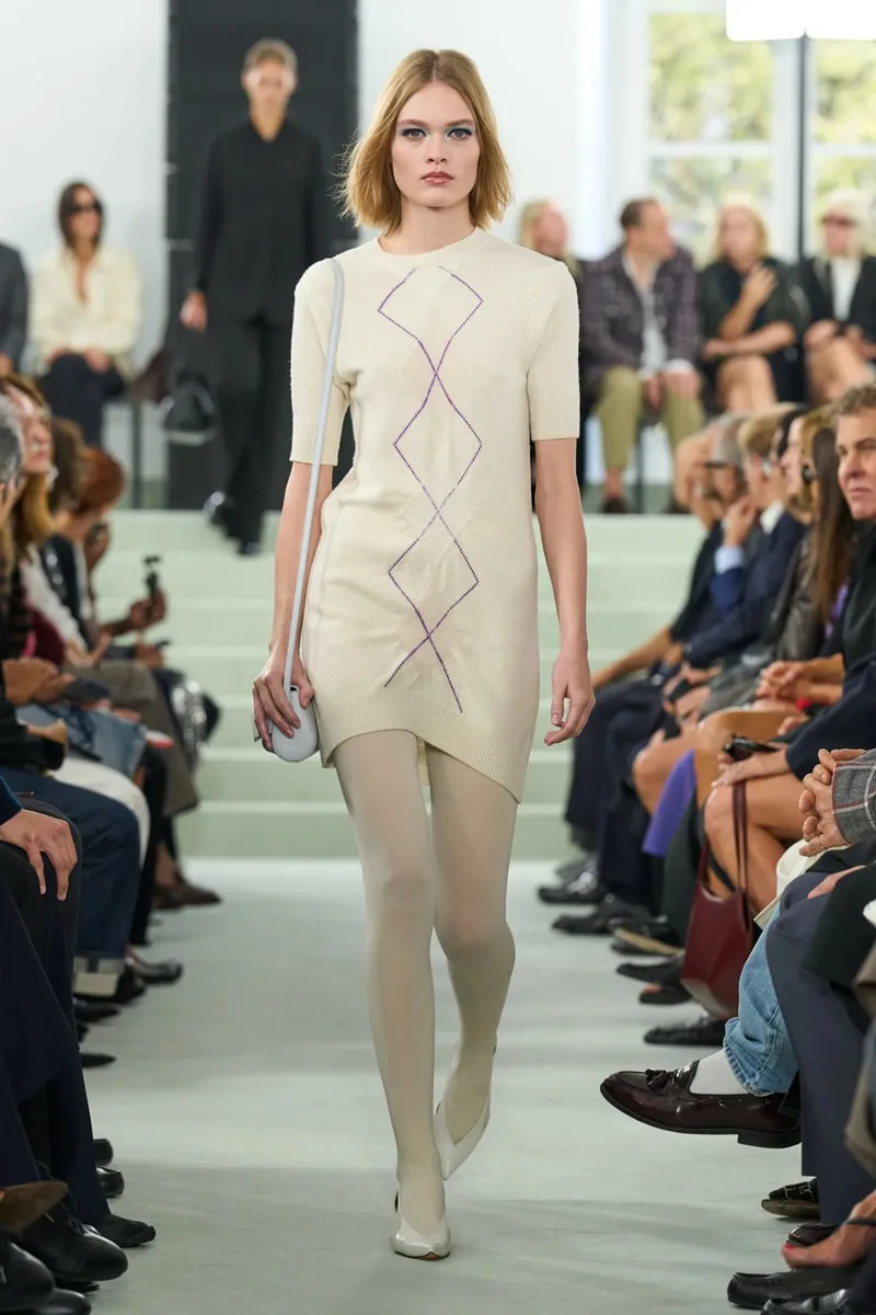 jil-sander-ss27-une-vulnerabilite-stylisee/carousel-6.jpg