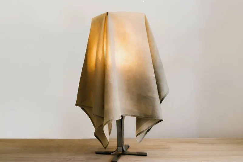 jiyongkim-une-lampe-unique-pour-cinq-ans-de-creativite/carousel-1.jpg