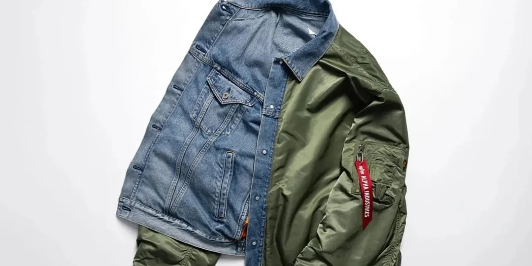 Veste hybride en jean et bomber vert, posée à plat.