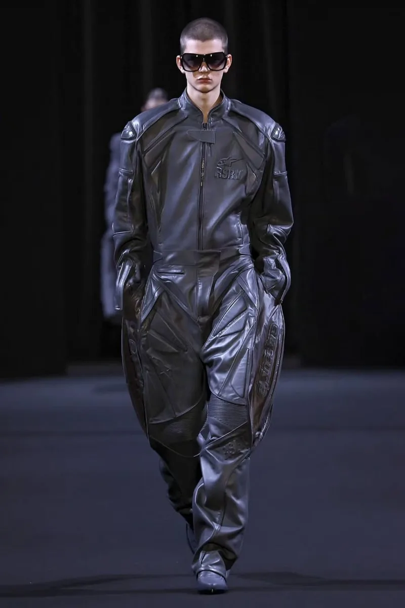 juunj-x-alpinestars-une-capsule-de-cuir-audacieuse/carousel-9.jpg