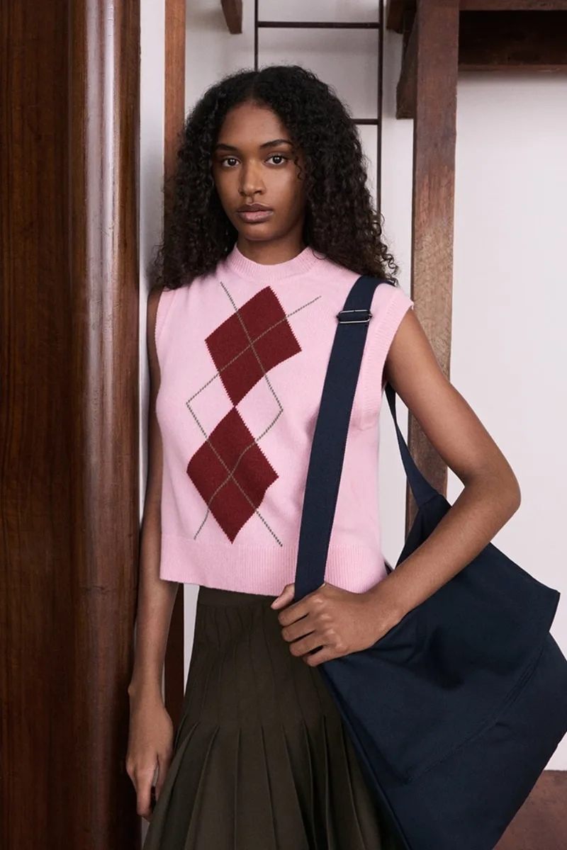 jw-anderson-x-uniqlo-entre-theatre-et-campus/carousel-6.jpg