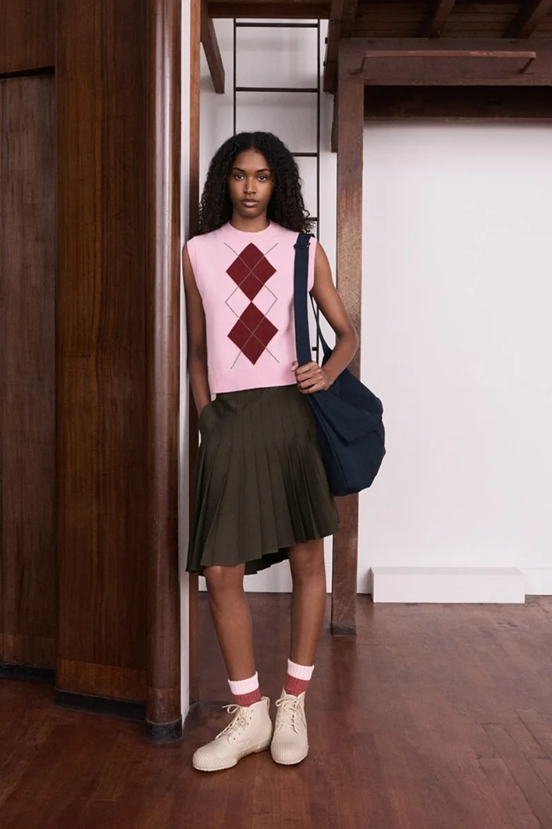 jw-anderson-x-uniqlo-entre-theatre-et-campus/carousel-7.jpg