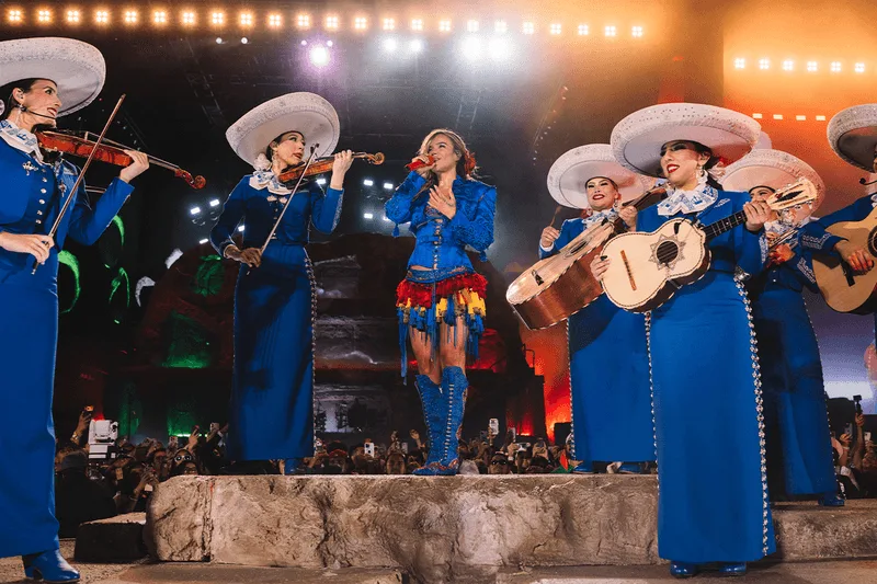 karol-g-eclaire-coachella-un-show-historique/carousel-2.png