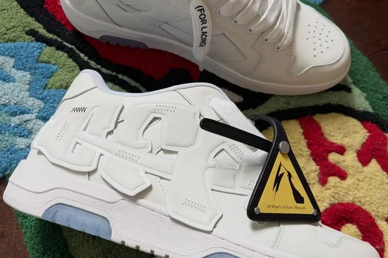 kid-cudi-devoile-sa-nouvelle-sneaker-avec-off-white-la-ooo-off-patch/carousel-1.jpg