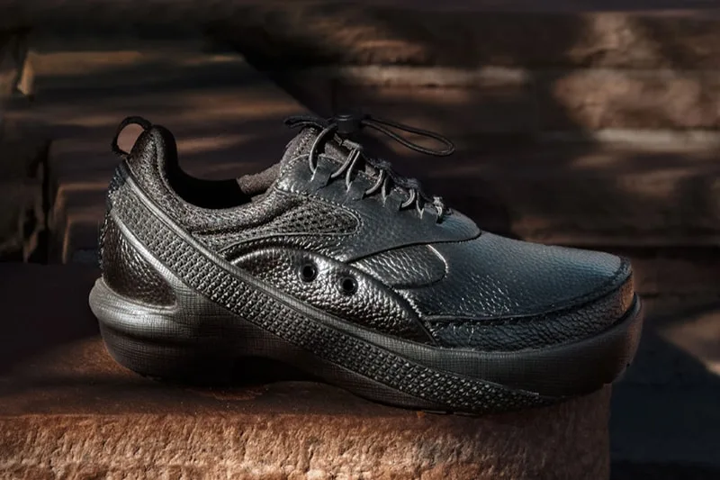 kiko-kostadinov-x-crocs-la-vaals-en-trois-couleurs/carousel-8.jpg