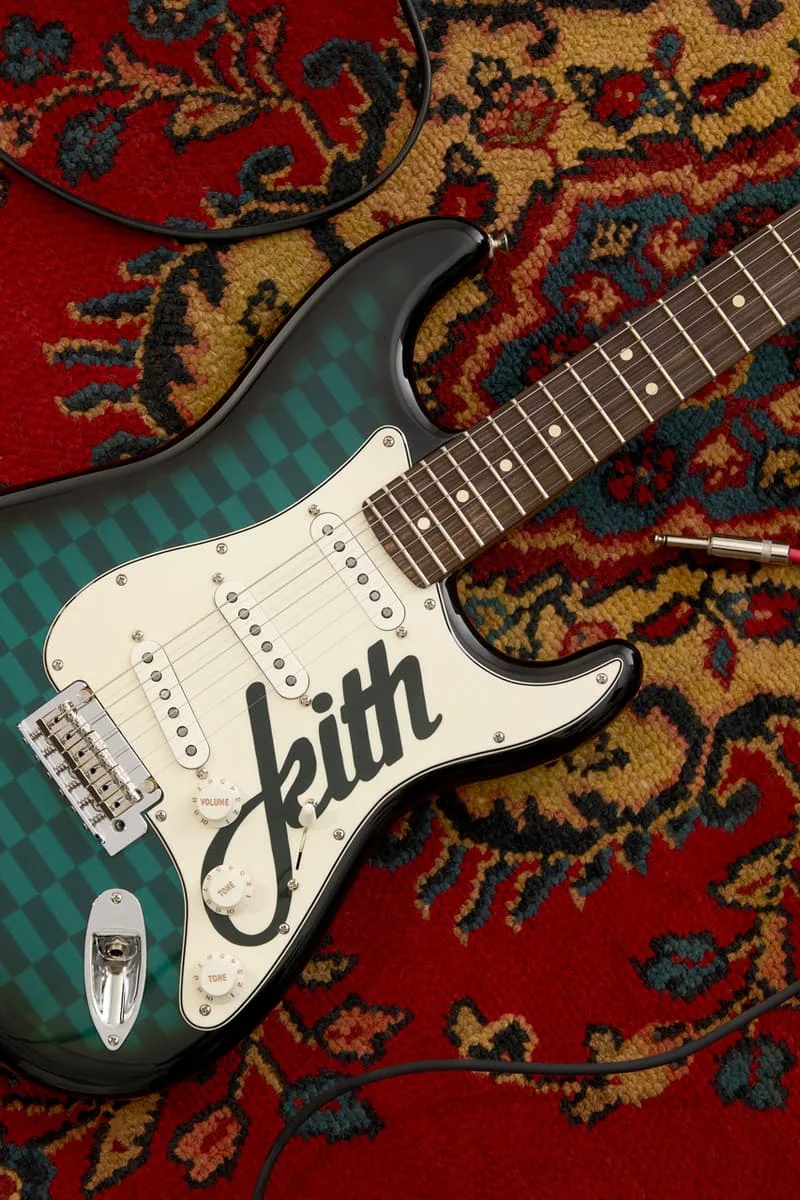 kith-et-fender-une-stratocaster-en-edition-limitee/carousel-1.jpg