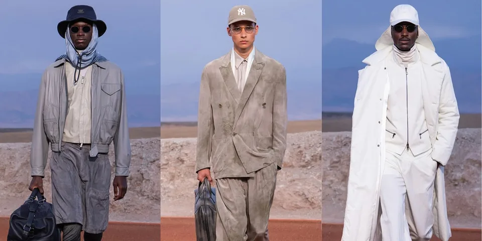 Défilé de mode avec trois hommes en vêtements élégants et modernes.