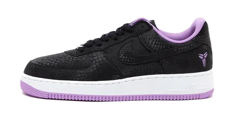 Basket noire et violette avec logo Nike.