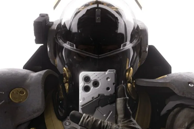 kojima-productions-x-casetify-une-collection-anniversaire-ambitieuse/carousel-1.jpg