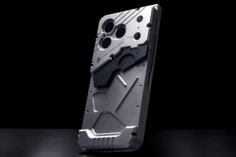 kojima-productions-x-casetify-une-collection-anniversaire-ambitieuse/carousel-3.jpg