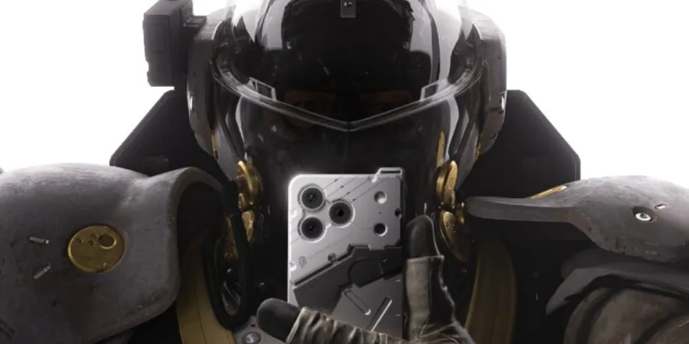 Personnage en armure utilisant un smartphone avec un design futuriste.