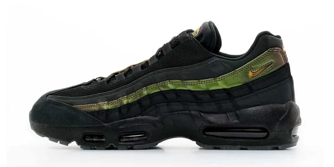Baskets Nike noires avec détails vert olive et semelle à coussins d’air.