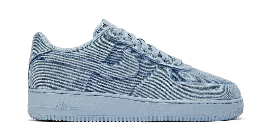 Chaussure en denim bleu clair avec semelle assortie.