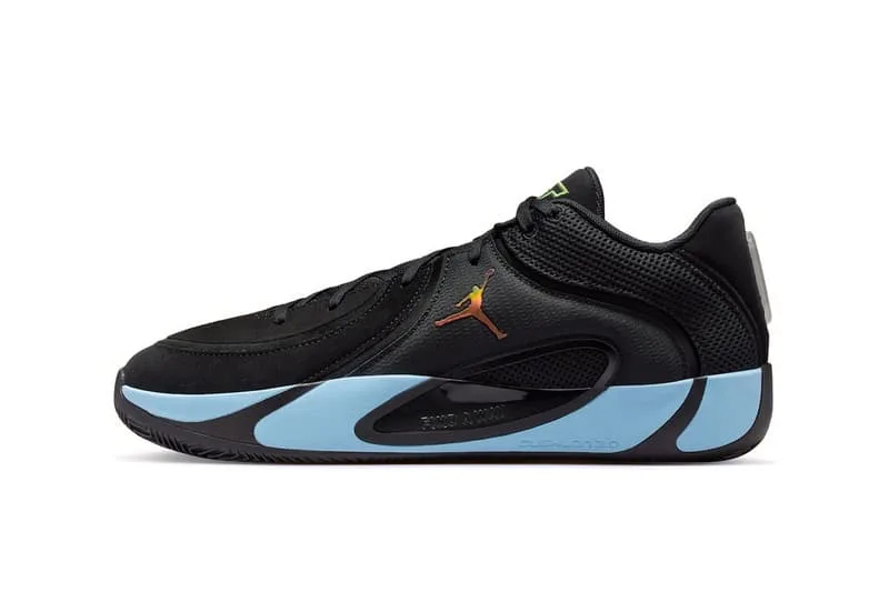 la-jordan-tatum-4-se-refait-une-beaute-en-noirbleu-glace/carousel-1.jpg
