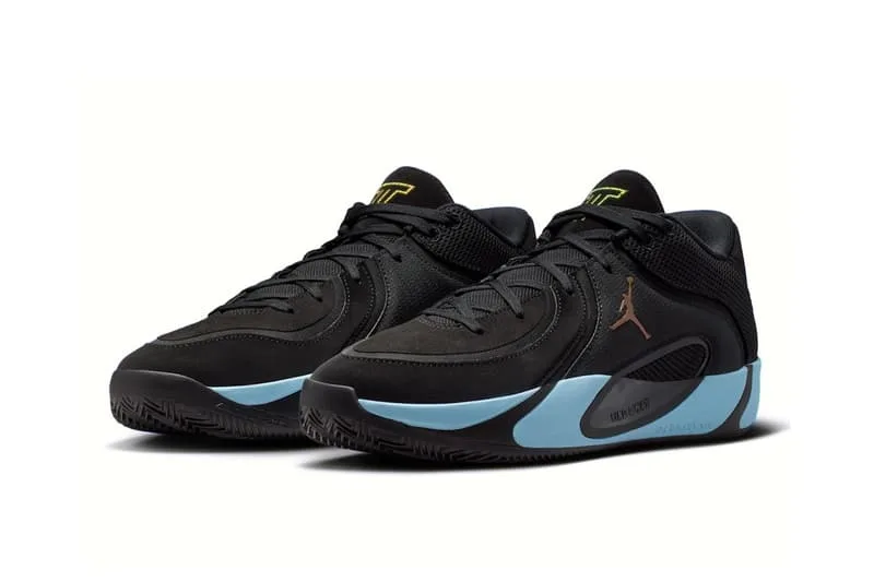 la-jordan-tatum-4-se-refait-une-beaute-en-noirbleu-glace/carousel-3.jpg