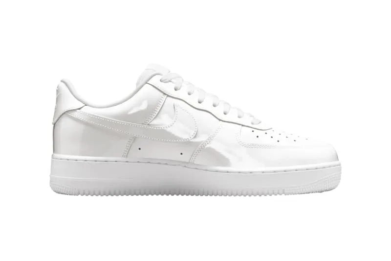 Basket Nike blanche en vue latérale, design minimaliste.