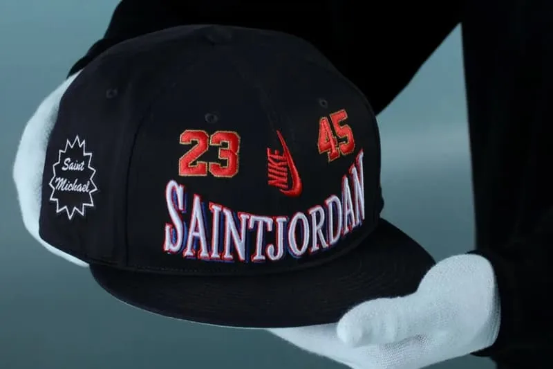 Casquette noire Saint Jordan avec logo Nike et numéro 23.