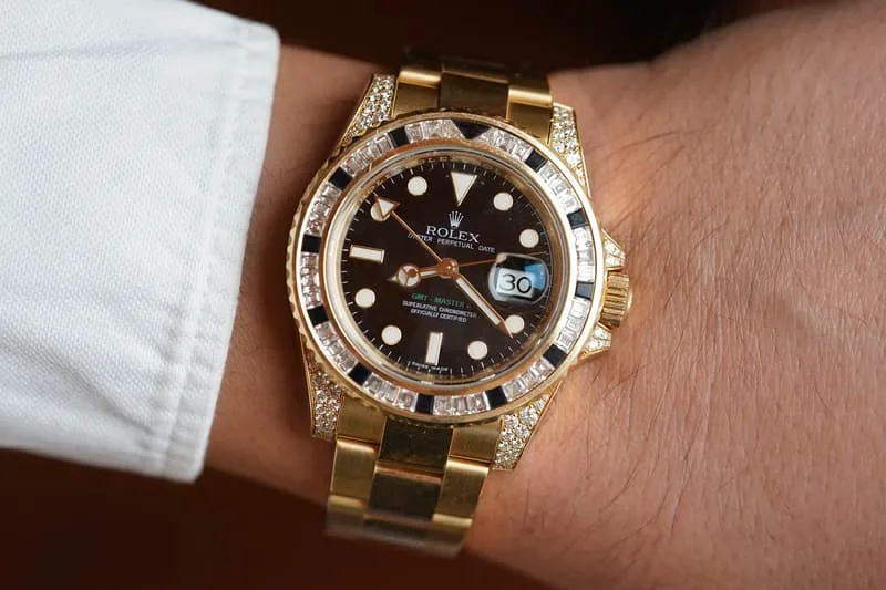 le-bijou-culte-de-drake-une-rolex-gmt-master-ii-est-a-vendre/carousel-2.jpg