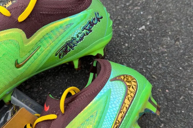 le-coup-de-projecteur-sur-les-travis-scott-x-nike-phantom-6-low-elite/carousel-3.jpg