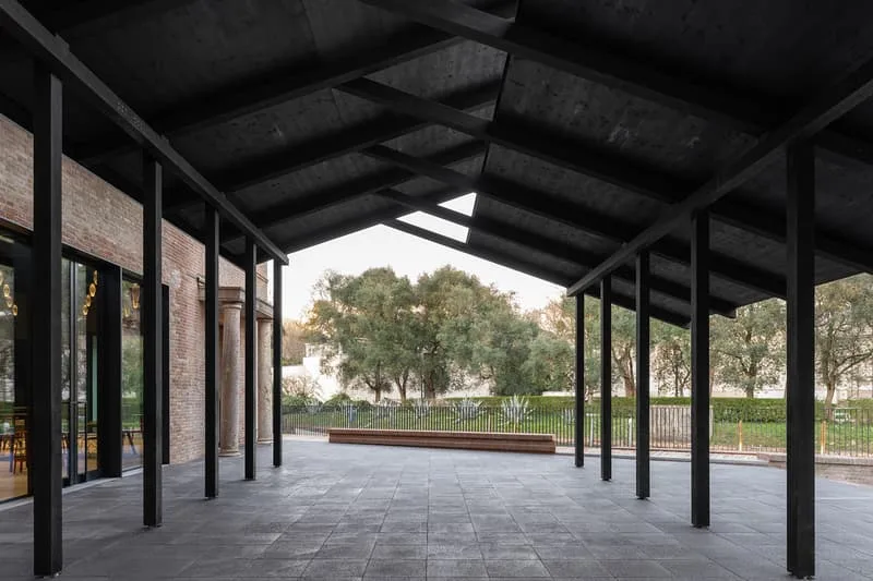 Réouverture du Pavillon Central Giardini della Biennale à la Biennale d'art de Venise Arianna Laurenzi Cristiano Frizzel