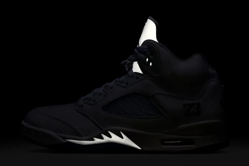 le-retour-annonce-de-la-air-jordan-5-white-metallic-avec-details-initiaux/carousel-9.jpg