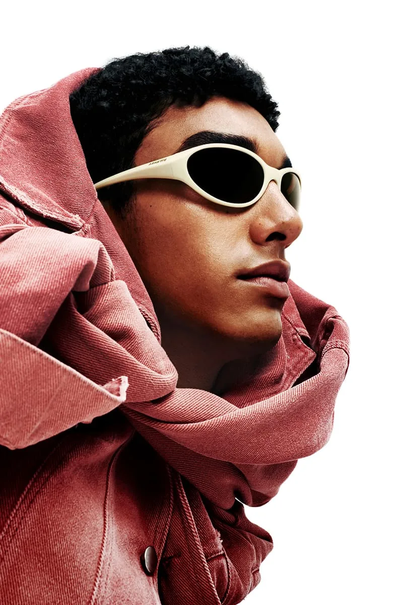 le-retour-des-lunettes-raven-darnette-un-hommage-aux-annees-90/carousel-1.jpg