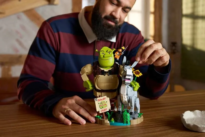 lego-celebre-le-25e-anniversaire-de-shrek-avec-des-sets-exclusifs/carousel-2.jpg