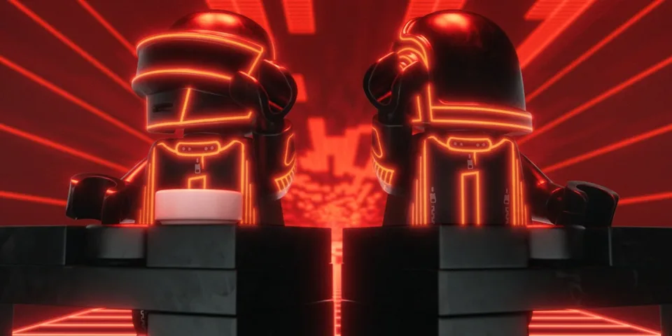 Deux personnages futuristes face à face dans un décor rouge lumineux.