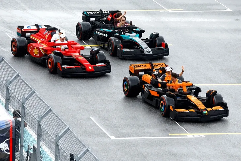 lego-et-f1-des-minicars-a-lechelle-pour-silverstone/carousel-1.jpg