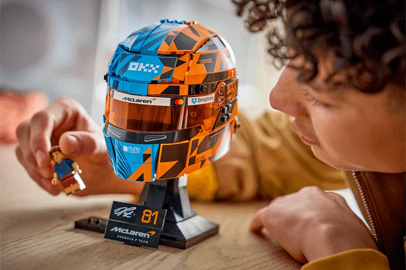 lego-et-mclaren-casques-pour-le-1000e-grand-prix/carousel-1.png