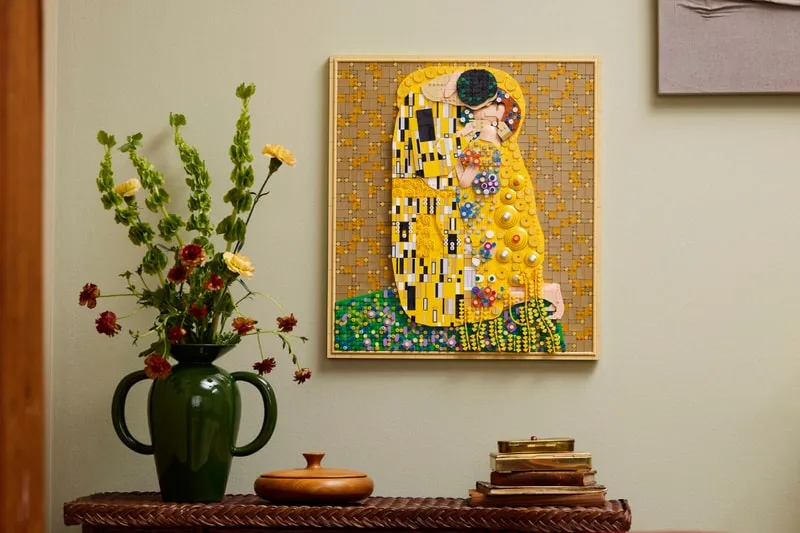 lego-klimt-the-kiss-une-oeuvre-en-briques-dorees-ambitieuse/carousel-1.jpg