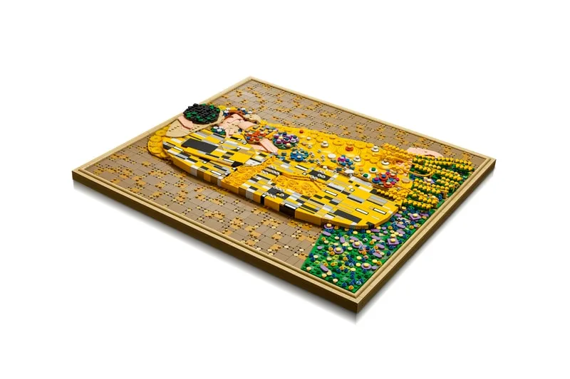 Création artistique en briques avec figures géométriques et florales vivantes