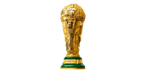 Trophée mondial en LEGO avec détails dorés et verts.