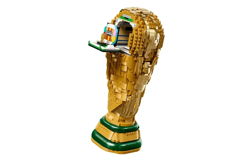 Trophée de la Coupe du Monde en LEGO avec écran.