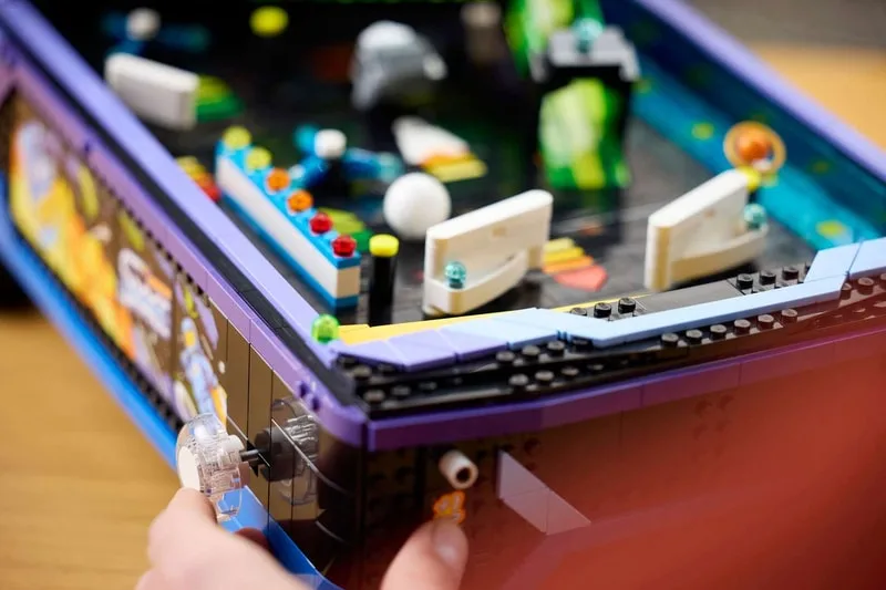 lego-pinball-machine-un-defi-retro-en-briques/carousel-5.jpg