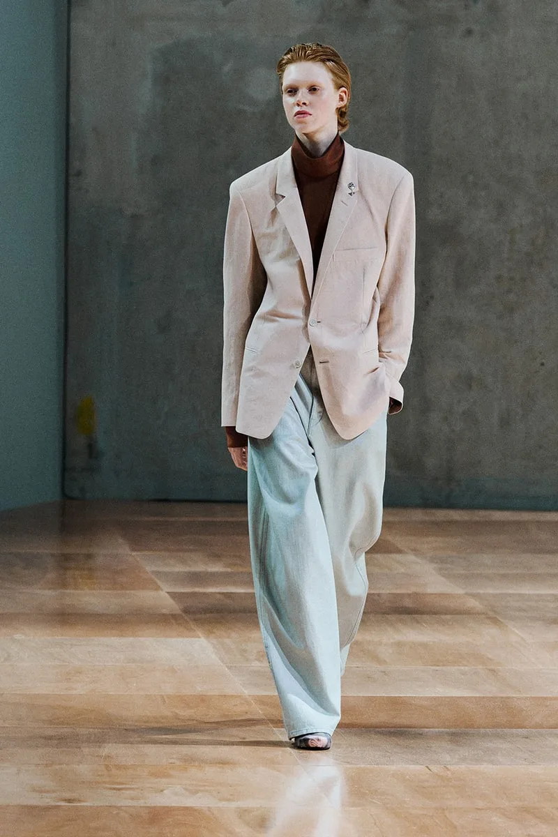 lemaire-ss27-un-idealisme-decontracte-a-paris/carousel-10.jpg