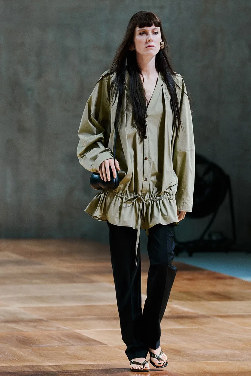 lemaire-ss27-un-idealisme-decontracte-a-paris/carousel-12.jpg