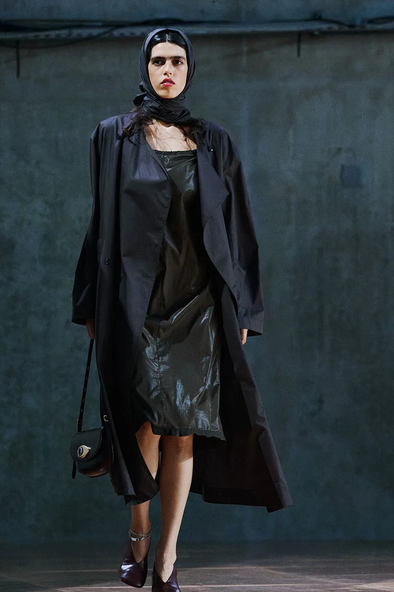 lemaire-ss27-un-idealisme-decontracte-a-paris/carousel-15.jpg