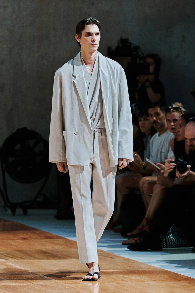 lemaire-ss27-un-idealisme-decontracte-a-paris/carousel-2.jpg