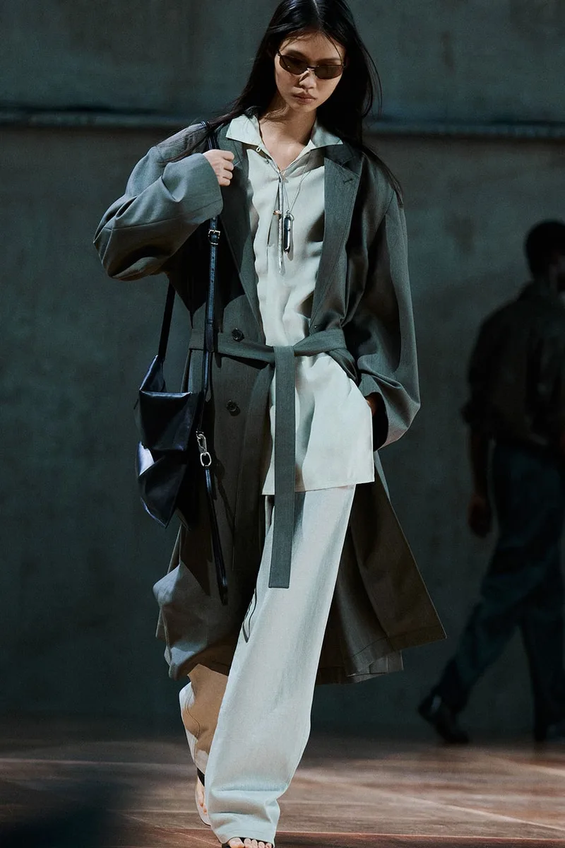 lemaire-ss27-un-idealisme-decontracte-a-paris/carousel-4.jpg