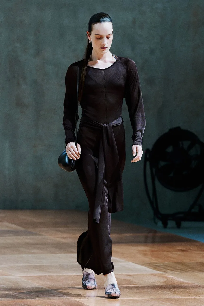 lemaire-ss27-un-idealisme-decontracte-a-paris/carousel-7.jpg