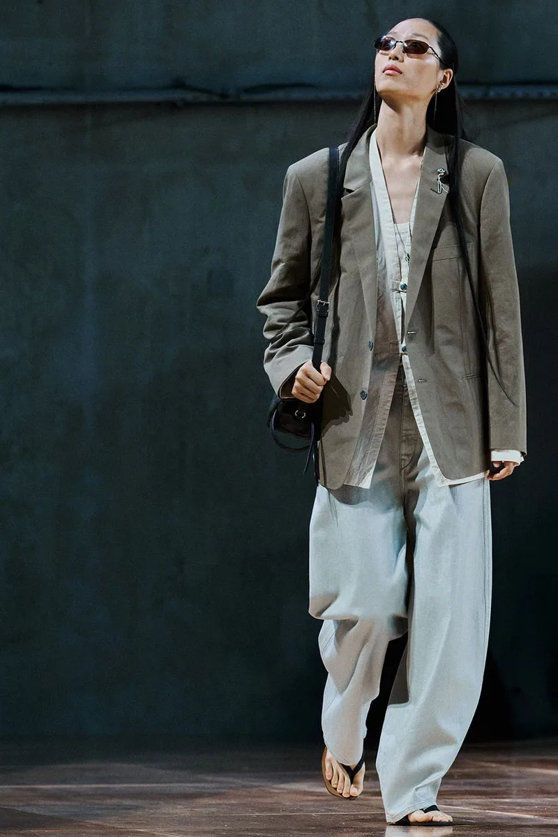 lemaire-ss27-un-idealisme-decontracte-a-paris/carousel-9.jpg
