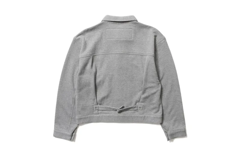 Veste grise vue de dos avec détails de sangle.