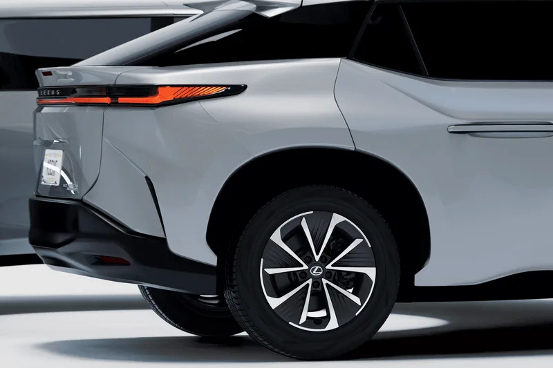 lexus-x-mschf-lart-automobile-electrisant/carousel-6.png