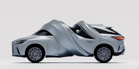 Voiture futuriste avec design ondulé et avant déformé, couleur argentée.