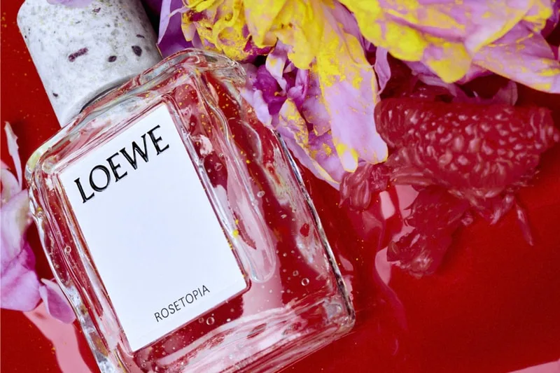 loewe-cinq-parfums-ancres-sur-un-accord-ambre/carousel-3.jpg