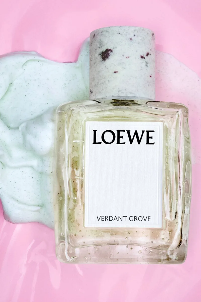loewe-cinq-parfums-ancres-sur-un-accord-ambre/carousel-5.jpg