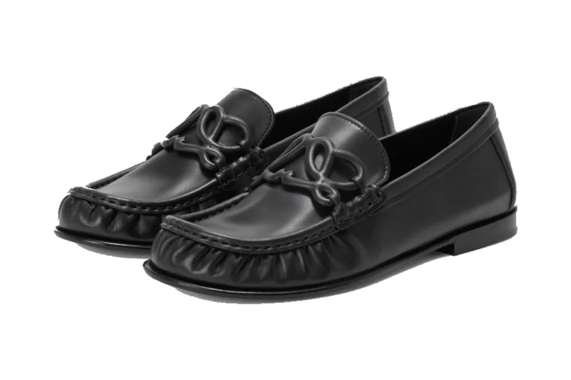 loewe-double-l-loafer-une-signature-discrete/carousel-5.jpg